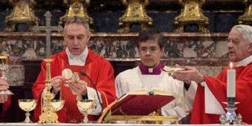 Gänswein pidió perdón a Francisco antes de su muerte