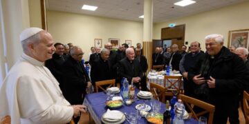 Almuerzo sorpresa del Papa con los obispos del Perú en Roma