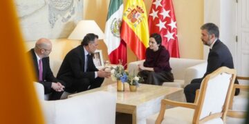 Díaz Ayuso se reúne en la Real Casa de Correos con el gobernador del Estado mexicano de Querétaro