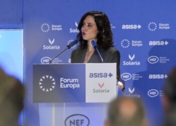 Díaz Ayuso cuestiona el papel de la nueva fiscal tras el “nefasto” trato a Julio Iglesias desde España