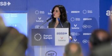 Díaz Ayuso cuestiona el papel de la nueva fiscal tras el “nefasto” trato a Julio Iglesias desde España