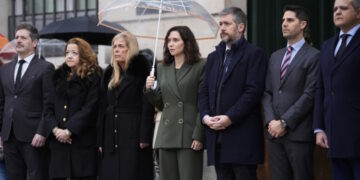 Un minuto de silencio en recuerdo a las víctimas del accidente ferroviario de Adamuz (Córdoba)