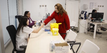 Aumenta casi un 9% la vacunación frente a la gripe con más de 1,5 millones de personas inmunizadas en Madrid