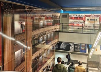 La Comunidad de Madrid vende productos oficiales del Teatro Real en la tienda de Metro de Ópera