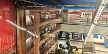 La Comunidad de Madrid vende productos oficiales del Teatro Real en la tienda de Metro de Ópera