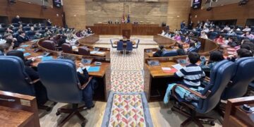 Más de un centenar de alumnos de la Comunidad de Madrid participan en el programa Diputados por un Día