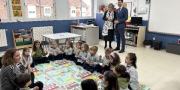 La Comunidad de Madrid ofrece atención personalizada a los alumnos con discapacidad auditiva