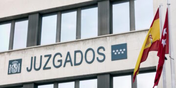 La acción popular ante ataques al patrimonio natural, histórico-artístico o en delitos que entorpezcan los eventos públicos será ejercida por la Comunidad de Madrid
