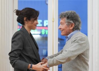 Díaz Ayuso recibe al alpinista Carlos Soria tras coronar la cumbre del Manaslu en Nepal con 86 años