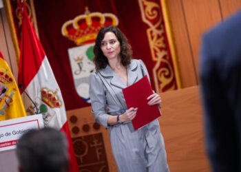 Díaz Ayuso advierte del mensaje de Sánchez al Supremo con el indulto al ex fiscal: “Quien intente estar a salvo de nosotros será aniquilado”