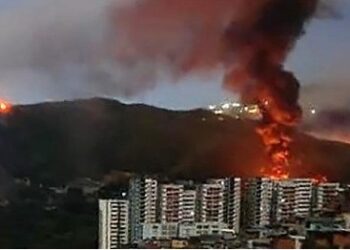 Venezuela, fuertes explosiones en Caracas. Trump: Maduro capturado