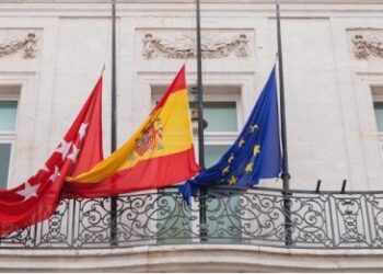 Díaz Ayuso decreta tres días de luto oficial en la Comunidad de Madrid por el accidente ferroviario en Adamuz (Córdoba)