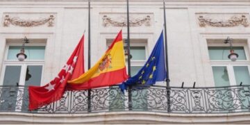 Díaz Ayuso decreta tres días de luto oficial en la Comunidad de Madrid por el accidente ferroviario en Adamuz (Córdoba)