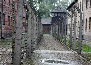 Auschwitz, el testimonio de Bernard Offen: «Que la memoria se convierta en luz»