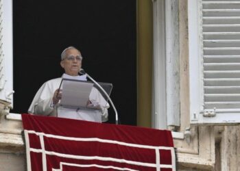 Ángelus, el Papa: “El Bautismo nos libera del pecado y nos hace hijos de Dios”