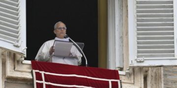 Ángelus, el Papa: “El Bautismo nos libera del pecado y nos hace hijos de Dios”