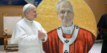Presentan al Papa su retrato en mosaico para la Basílica de San Pablo