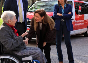 La Comunidad de Madrid incorpora 12 nuevos vehículos adaptados para el traslado de personas mayores y con discapacidad de las residencias públicas