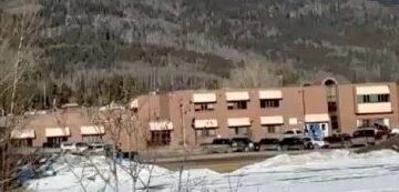 Canadá: Masacre escolar en Tumbler Ridge, 10 muertos en tiroteo