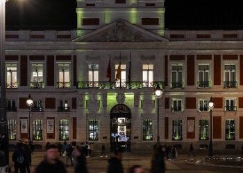 La Real Casa de Correos iluminada de verde para conmemorar el Día Mundial del Cáncer en Vías Biliares