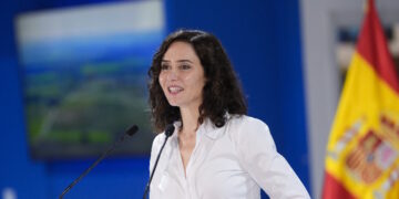 Díaz Ayuso acusa al Gobierno de “obsesión” por acabar con el “modelo de libertad” sanitario elegido por los madrileños en las urnas