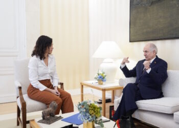 Díaz Ayuso recibe en la Real Casa de Correos al exalcalde de Caracas Antonio Ledezma