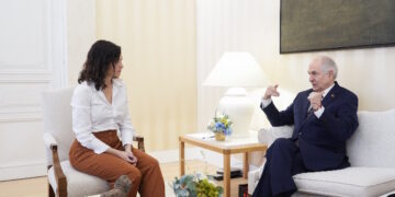 Díaz Ayuso recibe en la Real Casa de Correos al exalcalde de Caracas Antonio Ledezma