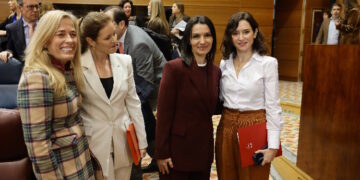 Díaz Ayuso acusa al PSOE de callar “miserablemente” con los viajes a República Dominicana, la salida de etarras de la cárcel o el accidente de tren de Adamuz