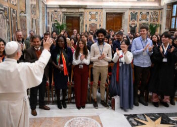 El Papa a los jóvenes políticos: no habrá paz si se descarta a los débiles