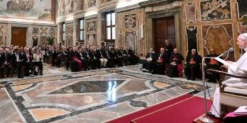 El Papa: La salud está en peligro por la guerra, el atentado más absurdo contra la vida