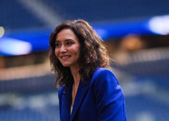 Díaz Ayuso advierte de que “nos gobierna una mafia” con una “coalición corrupta” que se ha dividido los votos