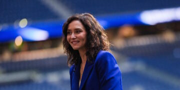 Díaz Ayuso advierte de que “nos gobierna una mafia” con una “coalición corrupta” que se ha dividido los votos