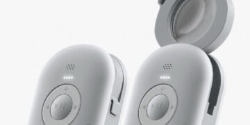 Las bibliotecas públicas madrileñas incoporan lupas inteligentes para que usuarios con problemas visuales puedan acceder a los textos