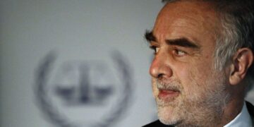 Ocampo: «La guerra produce venganza. La justicia sirve para evitarla»