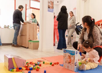 Líderes europeos en pobreza infantil, a pesar de mejorar los datos 0,8 puntos