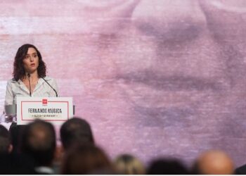 Díaz Ayuso: “Sánchez se sienta en La Moncloa por expreso deseo de Bildu y ha dado a ETA escaños, legitimidad y poder para reescribir nuestra Historia”