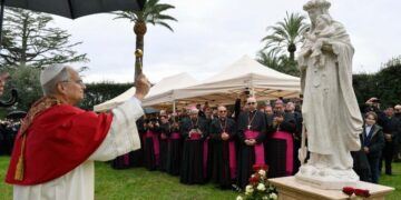 El Papa: Todos están llamados a la plenitud de la vida cristiana y a la caridad