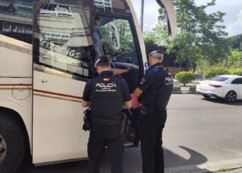 La Policía Local de Majadahonda refuerza la vigilancia de camiones y autobuses para garantizar la seguridad vial