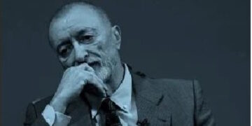 Uno con boina corta las dos orejas (por cancelación) a Pérez-Reverte