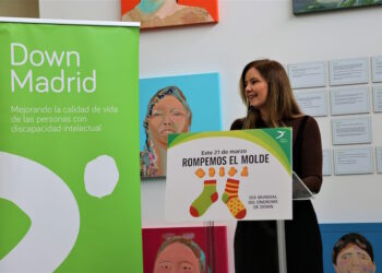 Políticos junto a profesionales, usuarios y familias de la Fundación Down Madrid conmemoran el Día Mundial del Síndrome de Down