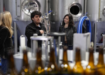 Díaz Ayuso garantiza continuar con bajadas de impuestos y apoyo a la empresa “frente a los que trasladan mensajes negativos”