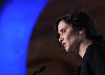 Díaz Ayuso advierte de que la “persecución recaudatoria nunca vista” en España va a “asfixiar” a empresarios y autónomos hasta “hacerlos desaparecer”