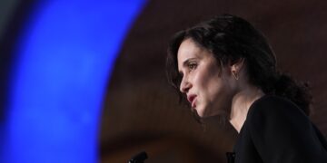Díaz Ayuso advierte de que la “persecución recaudatoria nunca vista” en España va a “asfixiar” a empresarios y autónomos hasta “hacerlos desaparecer”