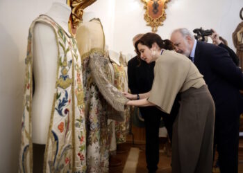 Díaz Ayuso visita los pasos de la procesión del Viernes de Dolores de Campo Real en el inicio de la Semana Santa en la Comunidad de Madrid