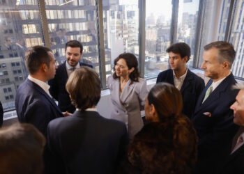 Díaz Ayuso aboga por “fomentar alianzas” entre España y EE.UU desde Madrid en lugar de “romper lo que tantos han construido”