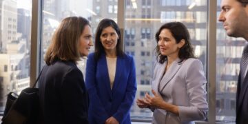 Díaz Ayuso anima en Nueva York a los empresarios norteamericanos a invertir en Madrid para seguir “creciendo juntos” como a lo largo de siglos