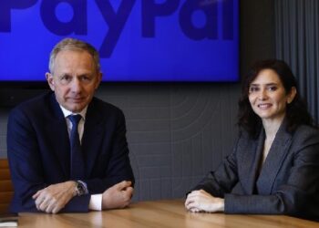 Díaz Ayuso se reúne en Nueva York con el CEO de PayPal para explorar vías de colaboración en tecnología financiera