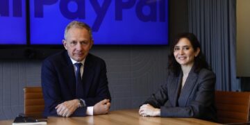 Díaz Ayuso se reúne en Nueva York con el CEO de PayPal para explorar vías de colaboración en tecnología financiera