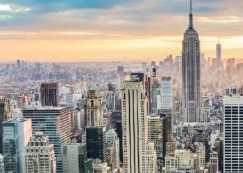 Díaz Ayuso viaja a Nueva York con una agenda enfocada en atraer a Madrid nuevas inversiones de empresas líderes mundiales