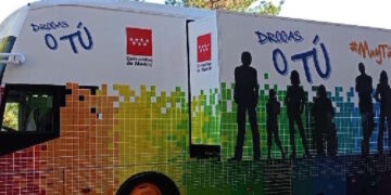 El autobús de “Drogas o Tú” llega a los institutos de Majadahonda para informar a estudiantes, docentes y familias
